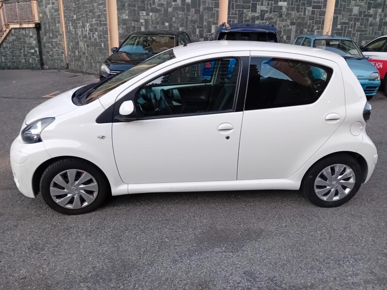 Toyota Aygo 1.0 12V VVT-i 5 porte Active Connect