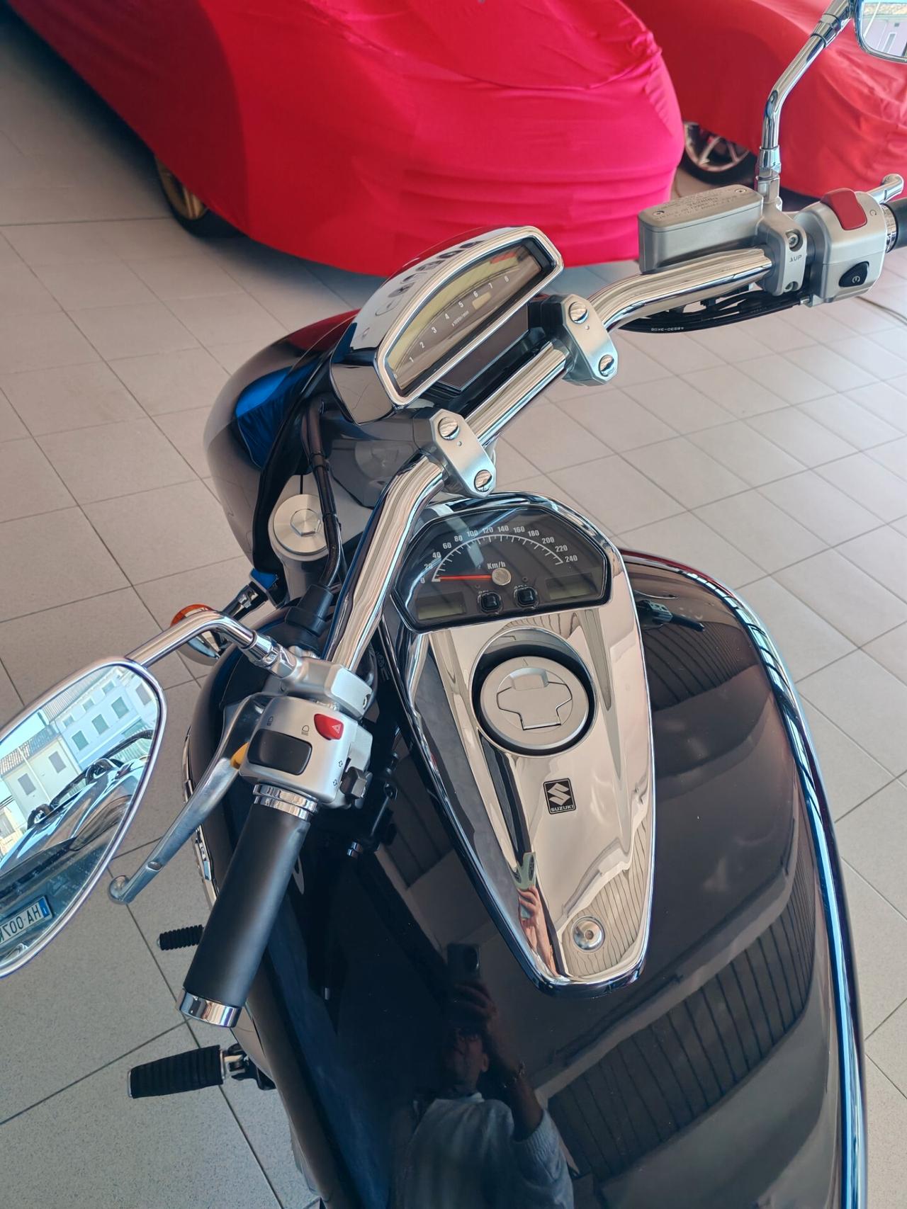 Suzuki VZR Intruder 1800