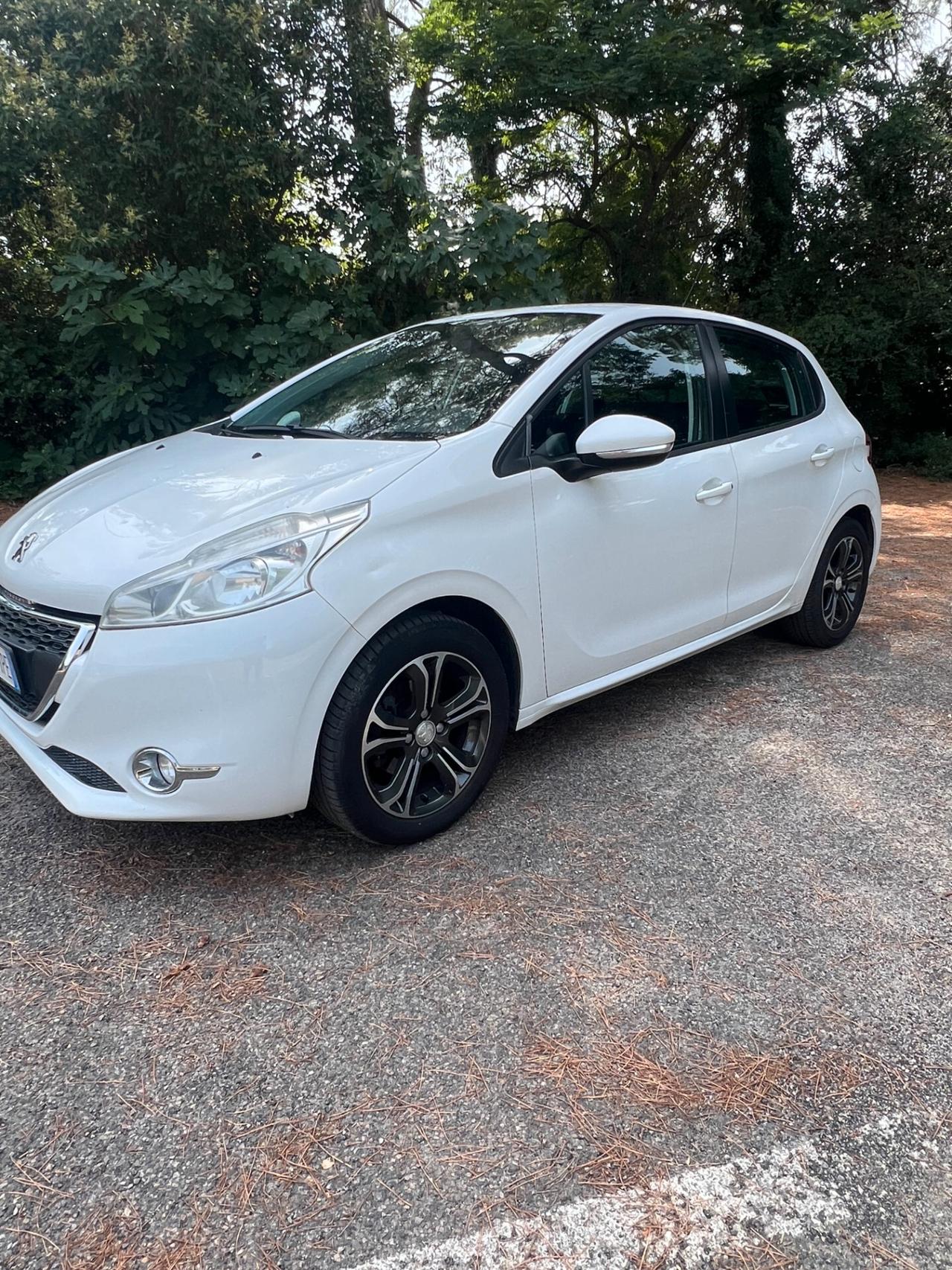 Peugeot 208 1.4 HDi 68 CV 5 porte Allure