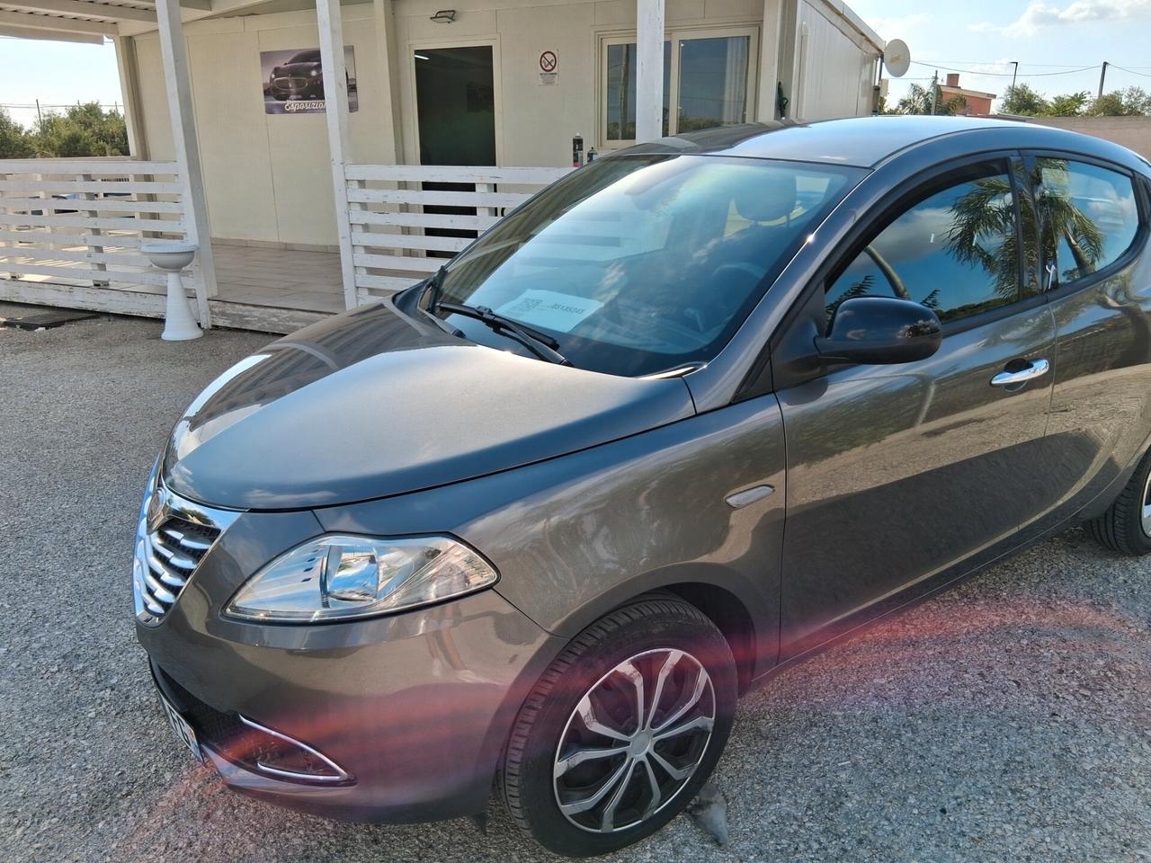 Lancia Ypsilon 1.2 69 CV 5 porte S&S Silver