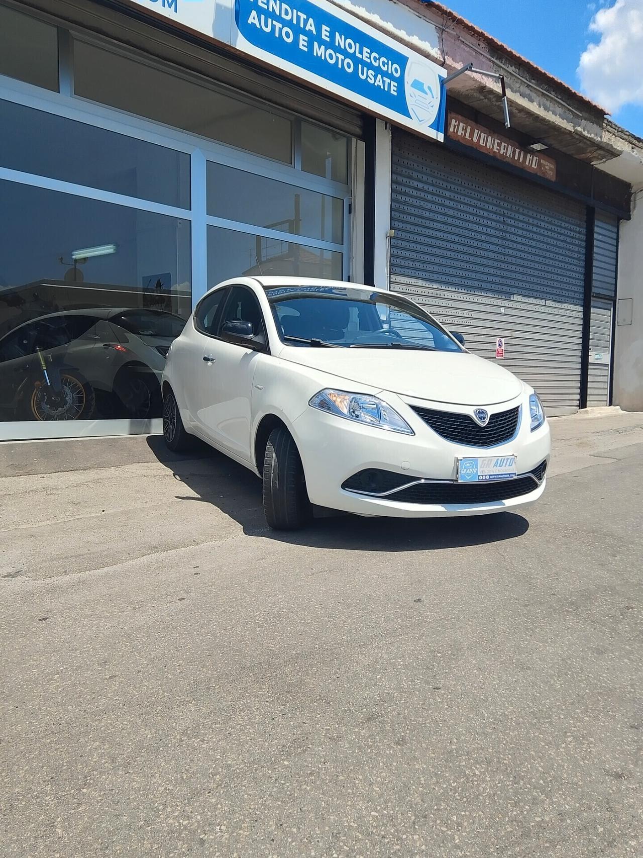 Lancia Ypsilon 1.2 69 CV 5 porte S&S Platinum