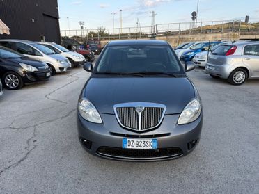 Lancia Ypsilon 1.3 MJT 75 CV Versus