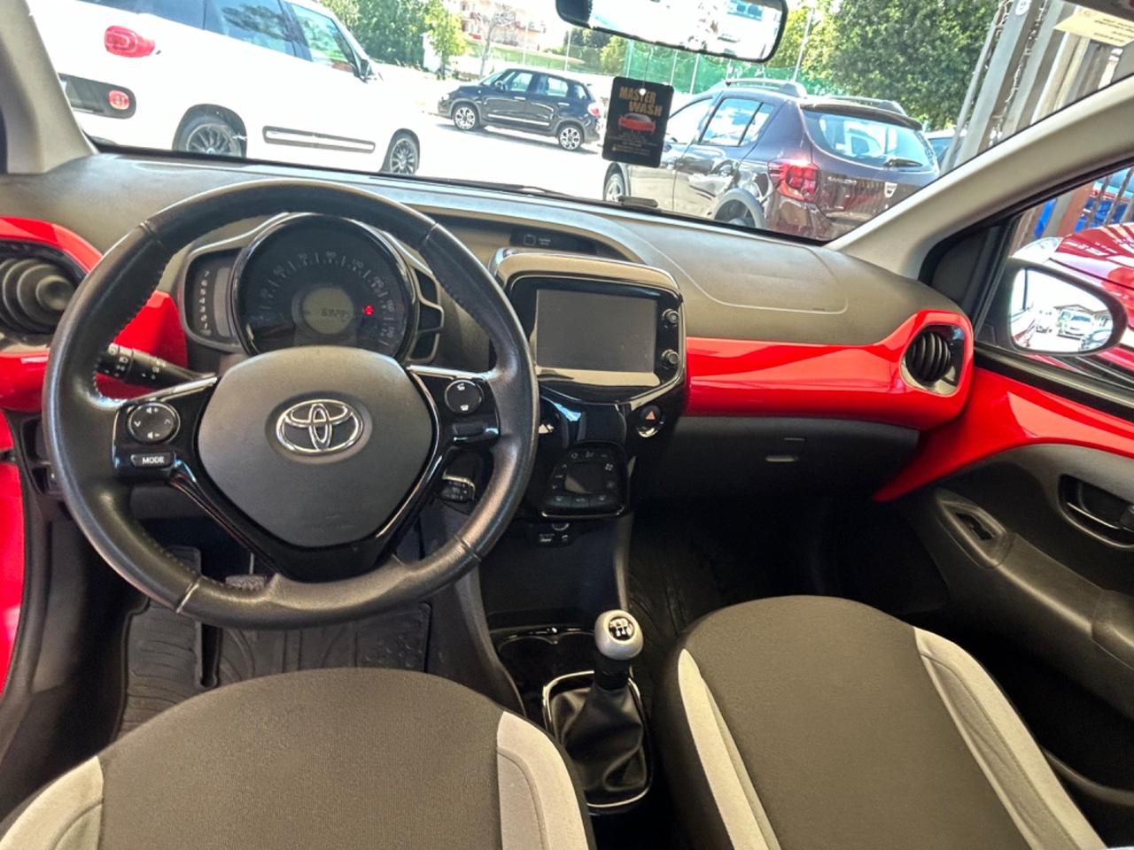 Toyota Aygo 1.0 VVT-i 69 CV 5 porte x-cite MMT