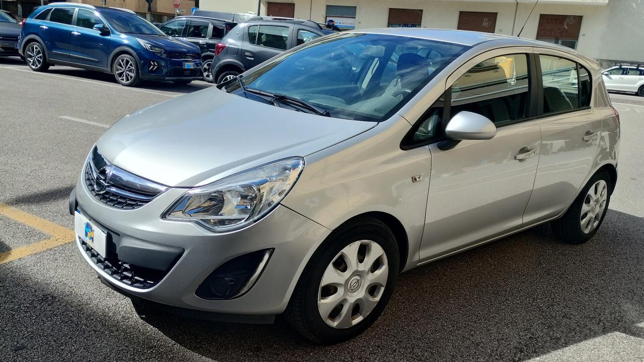 Opel Corsa 1.2 5 porte Club NEOPATENTATI
