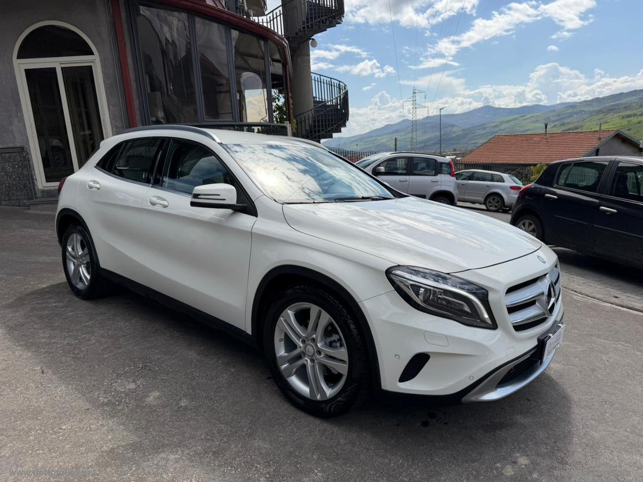 MERCEDES-BENZ GLA 200 d Automatic 4Matic Premium