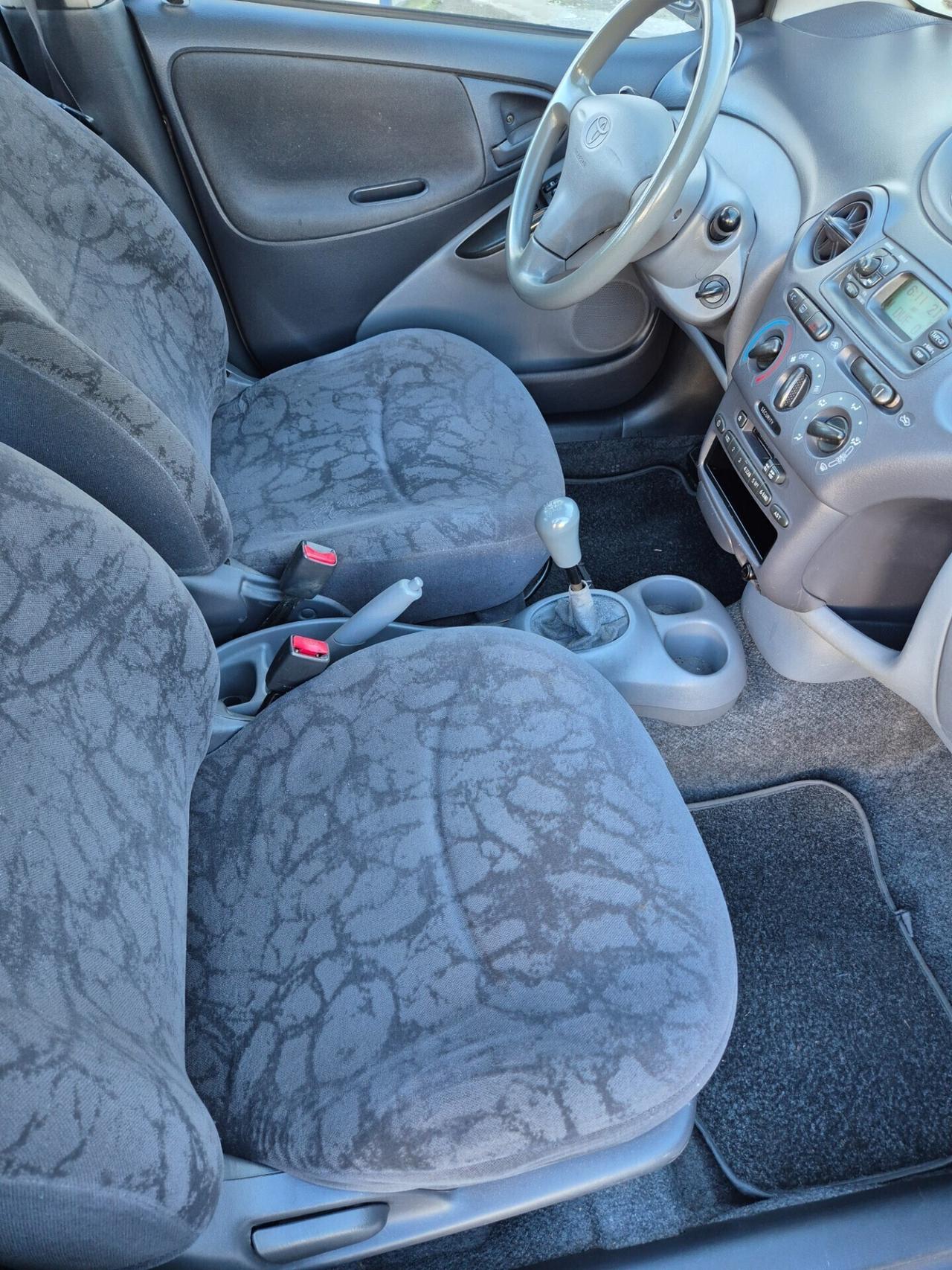 Toyota Yaris 1.0i 16V cat 5 porte