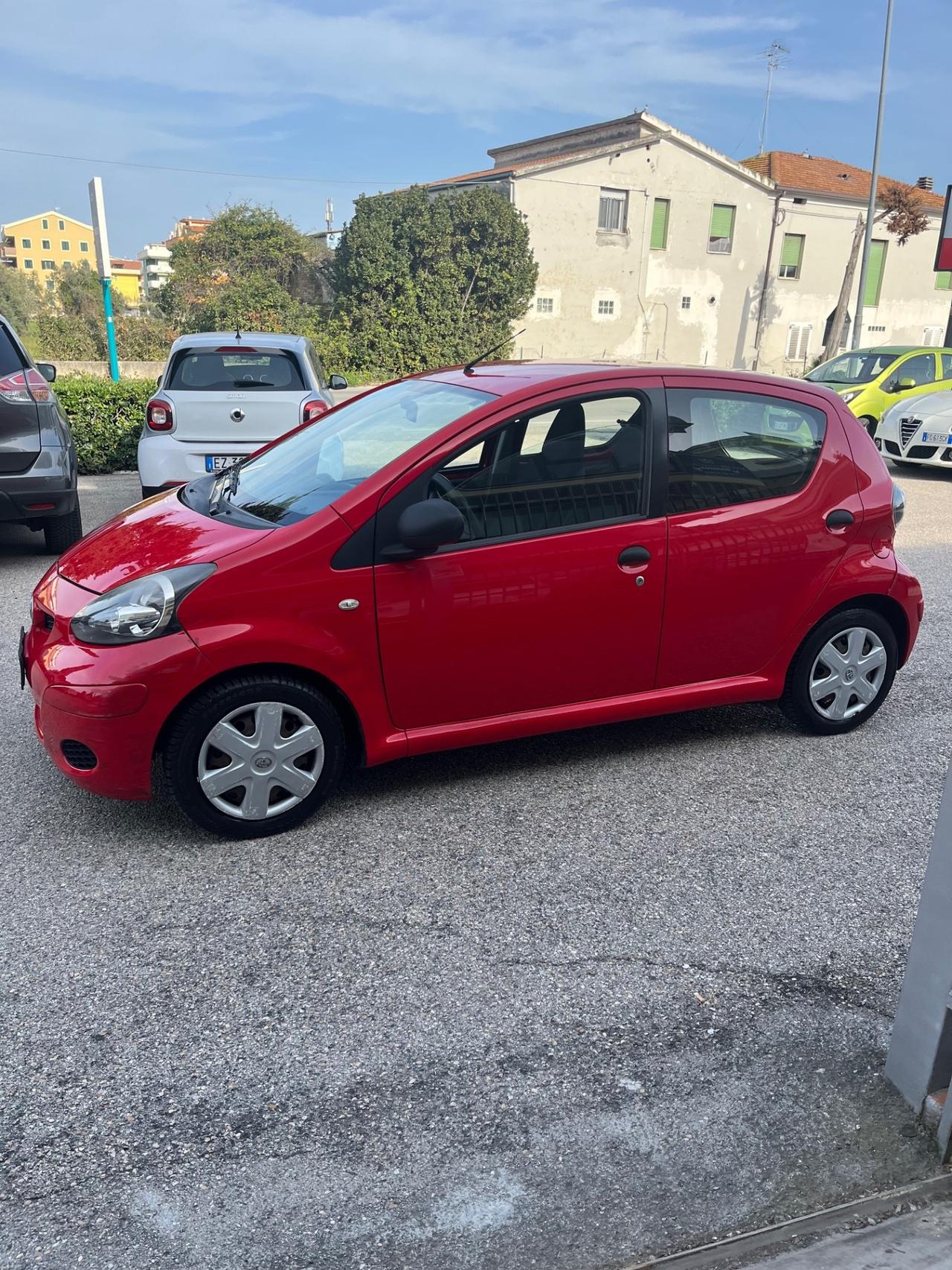 Toyota Aygo 1.0 12V VVT-i 5 porte Sol GPL