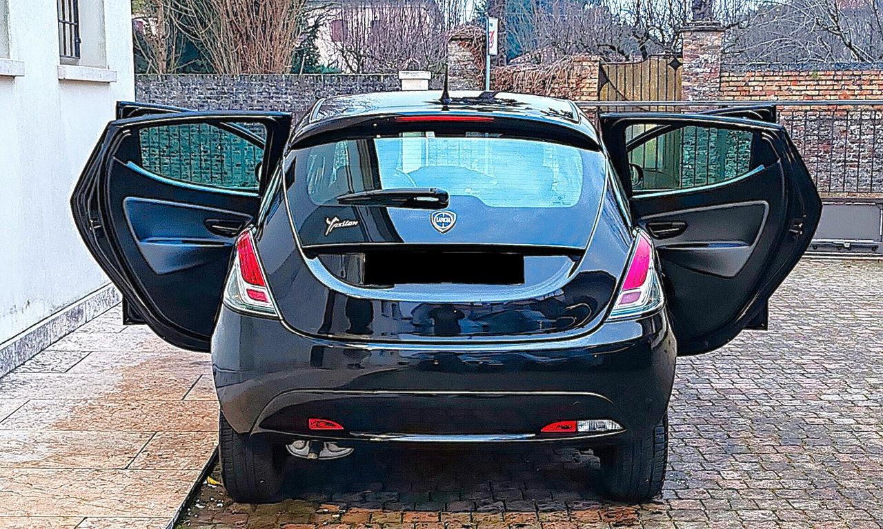 Lancia Ypsilon 1.2 69 CV 5 porte GPL Ecochic Silver