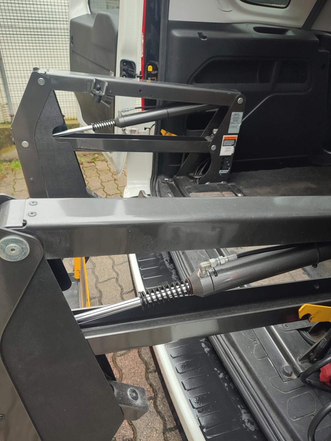 OPEL COMBO 1.4BENZINA 2017 EURO6B PEDANA DISABILI ELETTRICA