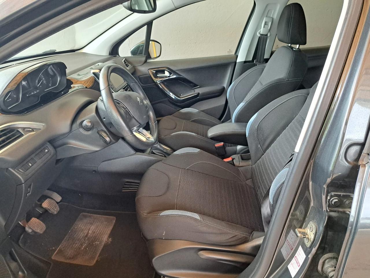 Peugeot 208 1.4 HDi 68 CV 5 porte Allure