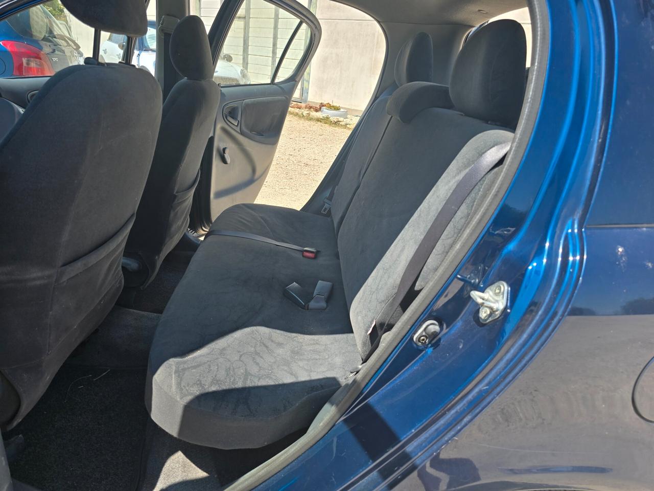 Toyota Yaris 1.0i 16V cat 5 porte Sol 68cv