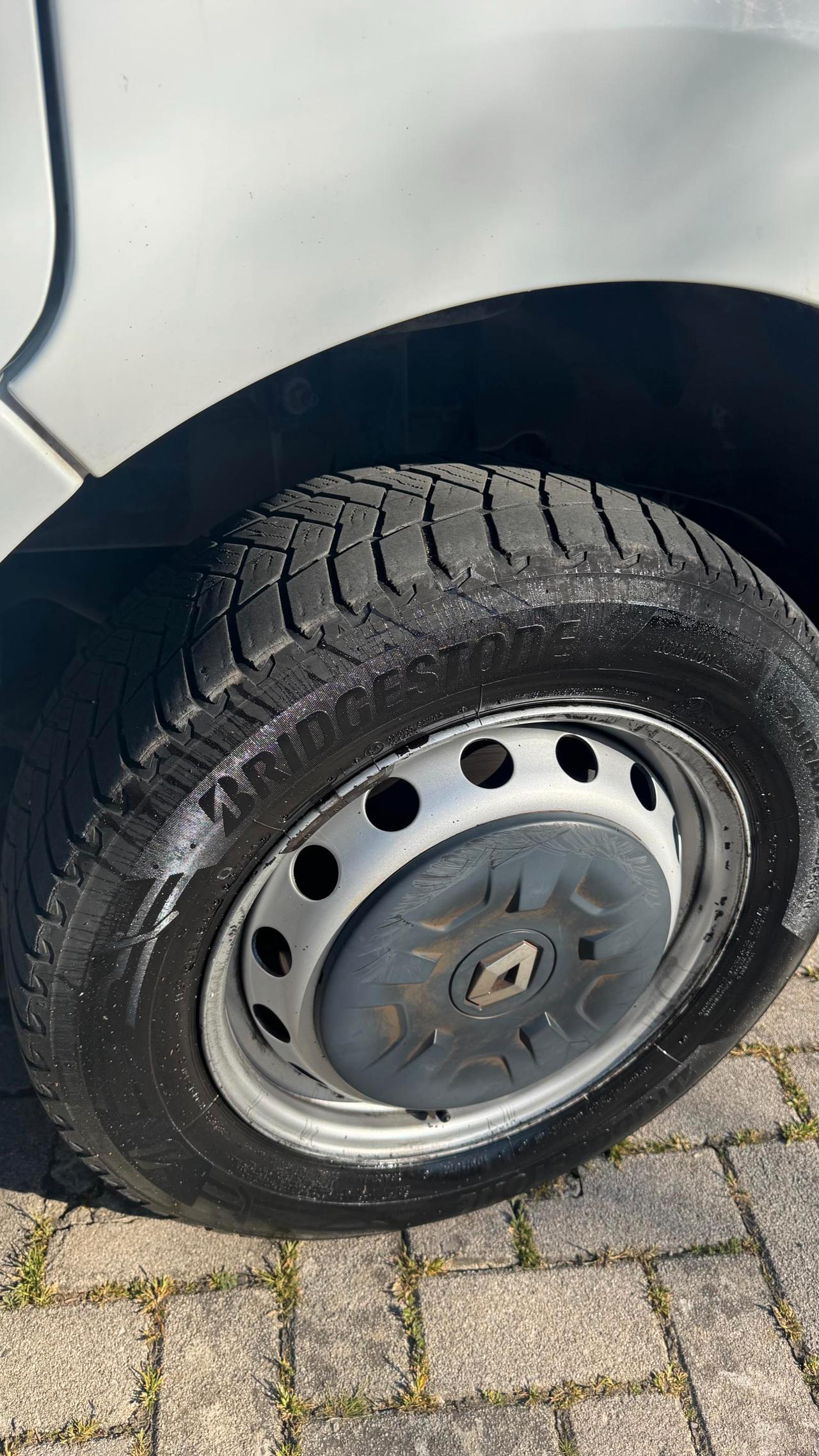 RENAULT Master T33 2.3 dci 125cv L2H2 E5