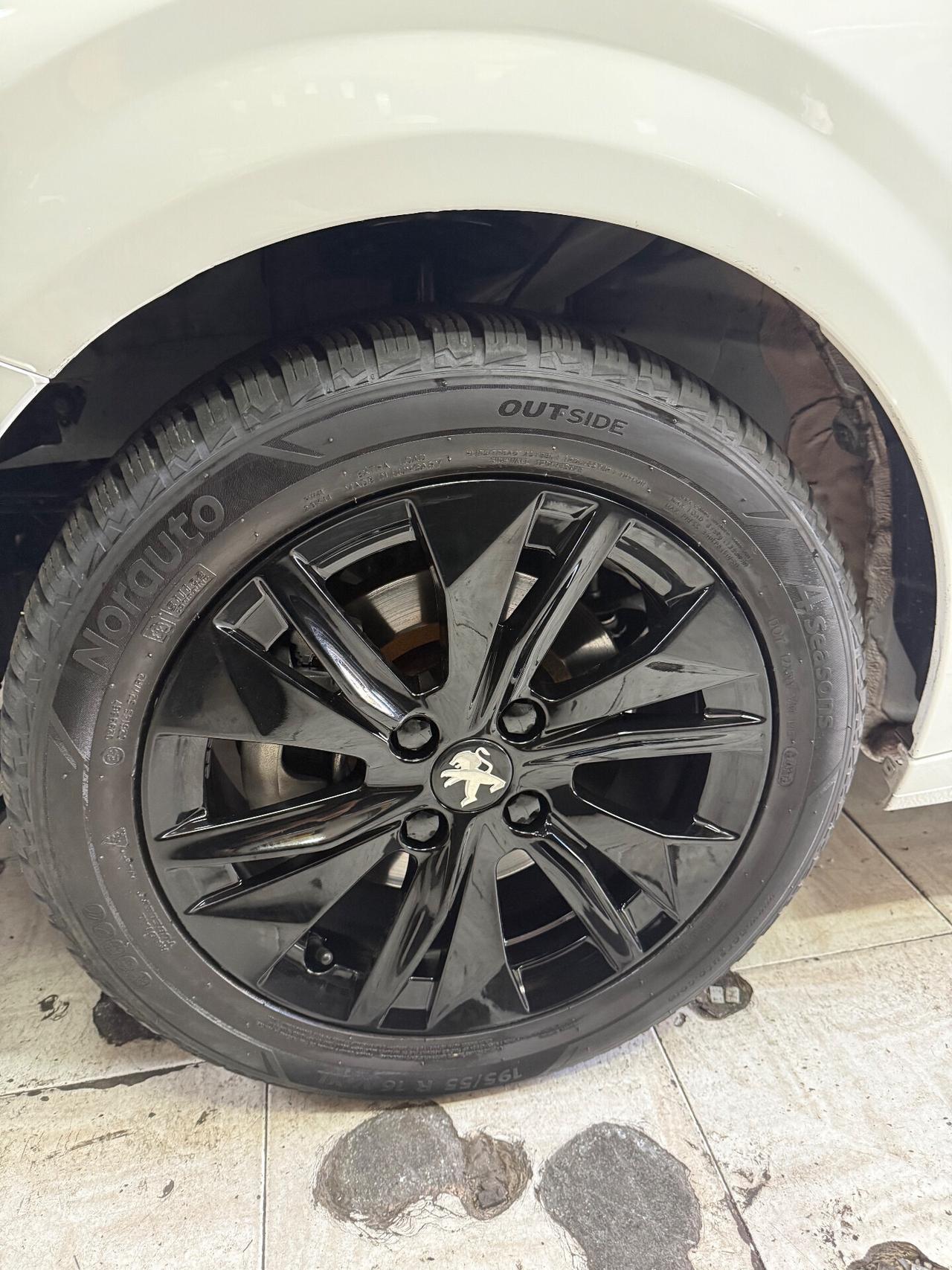 Peugeot 208 PureTech 100 Stop&Start EAT8 5 porte Allure