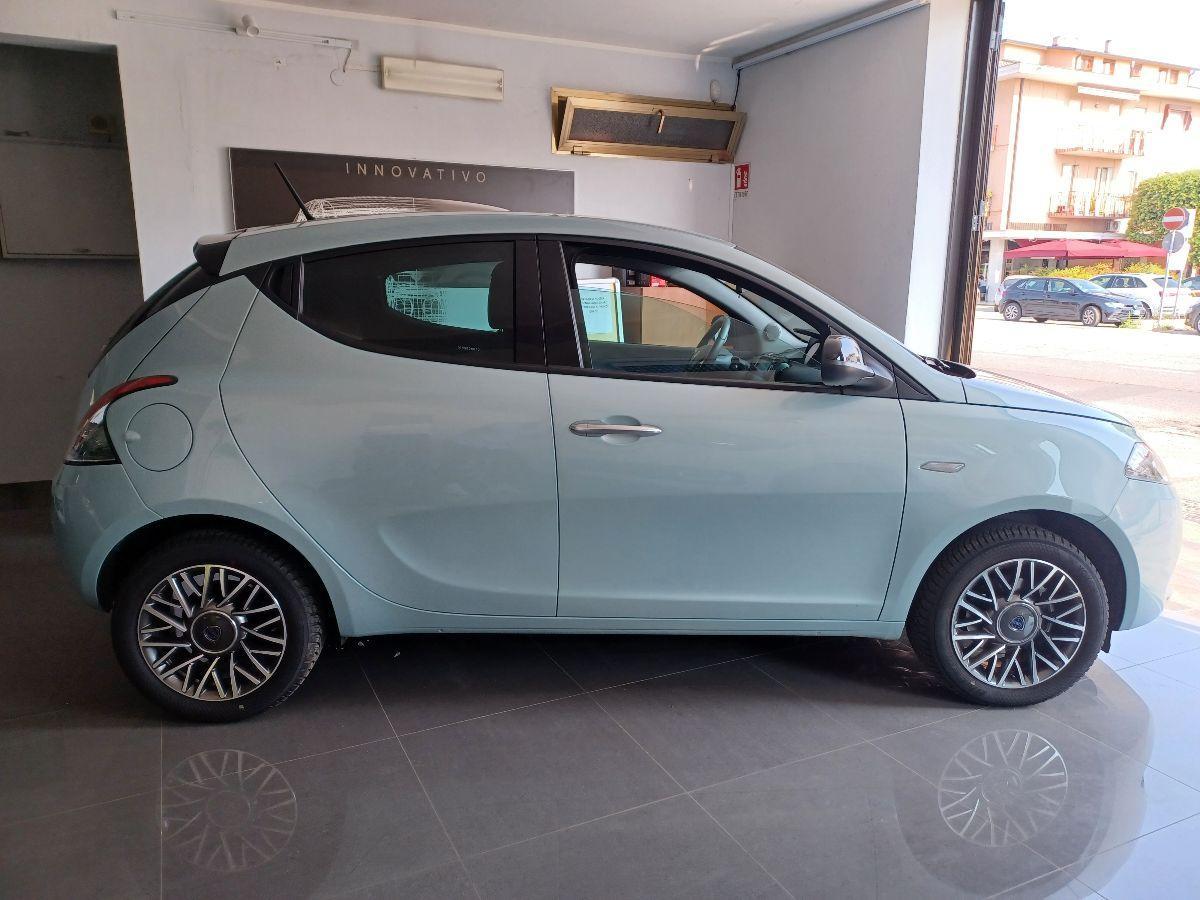 LANCIA - Ypsilon - 1.0 FireFly 5p.S&S Hyb. Platino