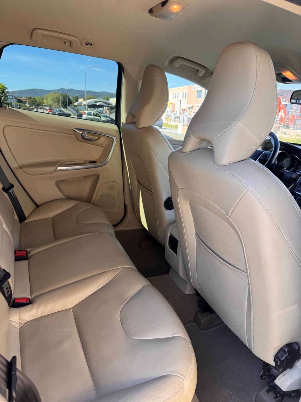 Volvo XC 60 XC60 D4 Geartronic R-design Momentum