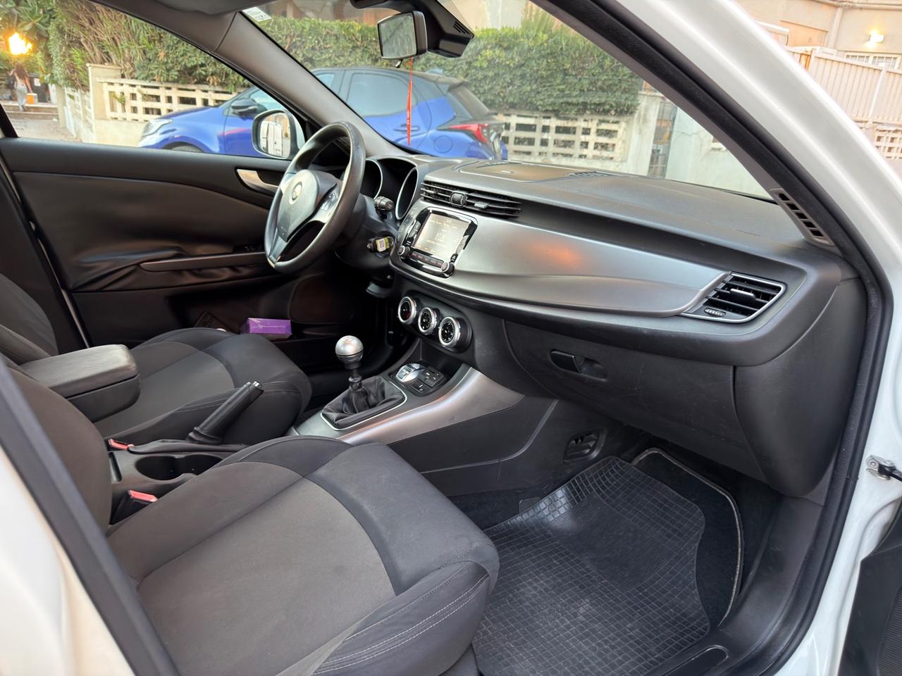 Alfa Romeo Giulietta 1.6 JTDm-2 105 CV Distinctive