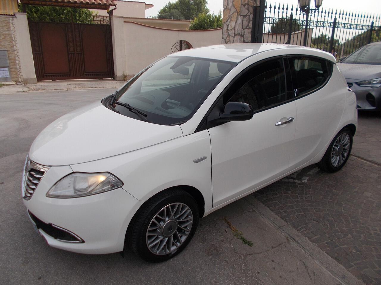 Lancia Ypsilon 0.9 TwinAir 85 CV 5 porte S&S Gold