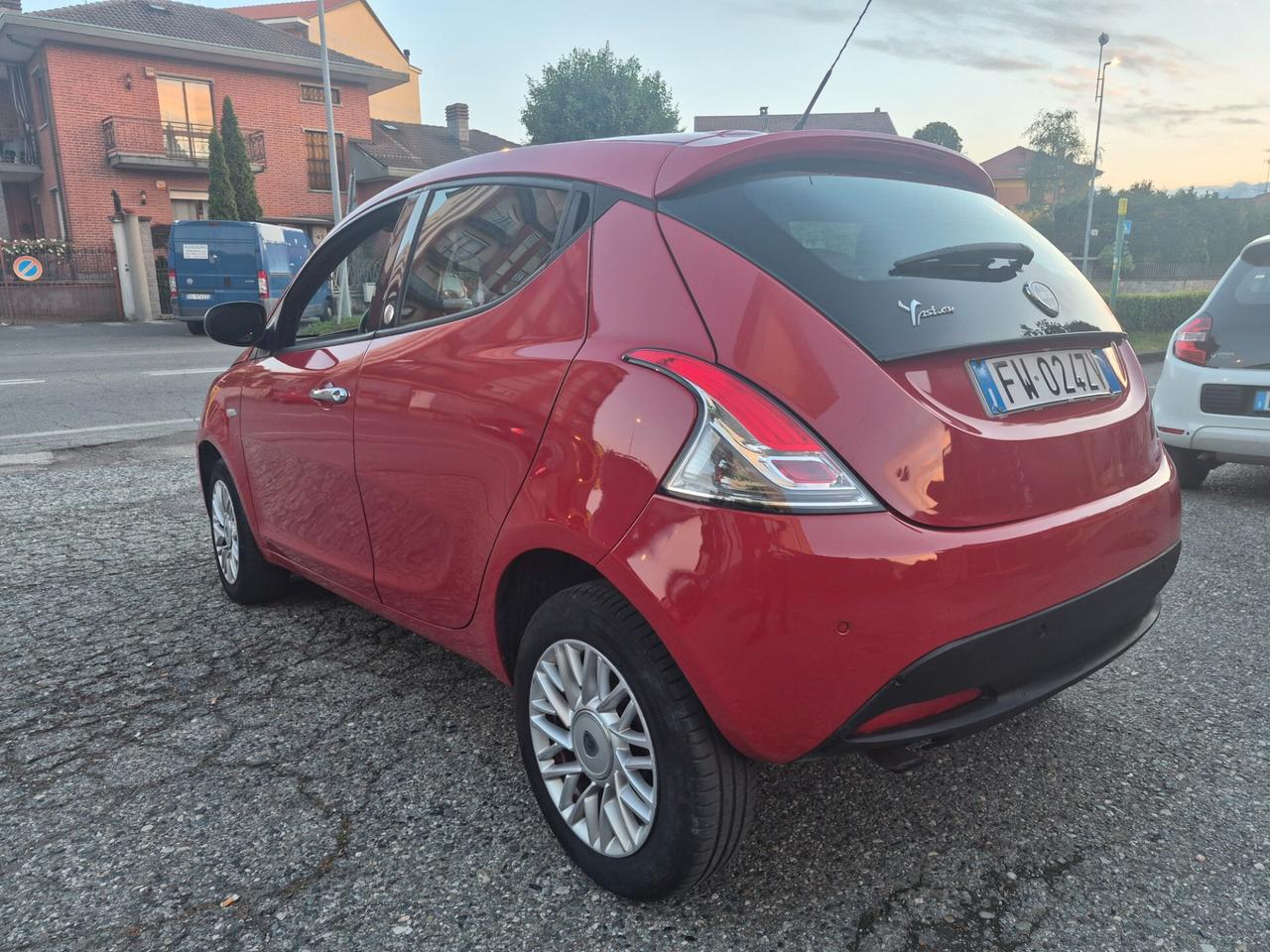 Lancia Ypsilon 0.9 TwinAir 85 CV 5 porte Metano Ecochic Gold