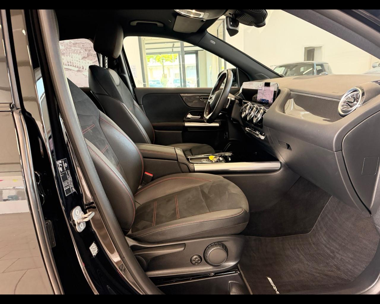Mercedes-Benz GLA (H247) - GLA 200 d Automatic 4Matic AMG Line Premium