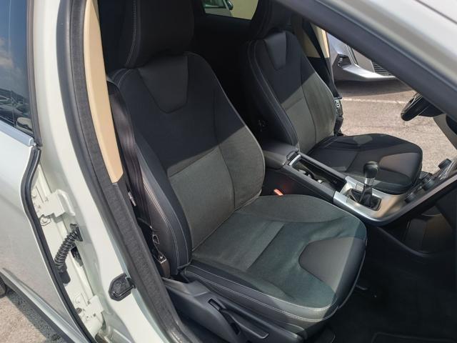 VOLVO XC60 DRIVe kINETIC 163 cv