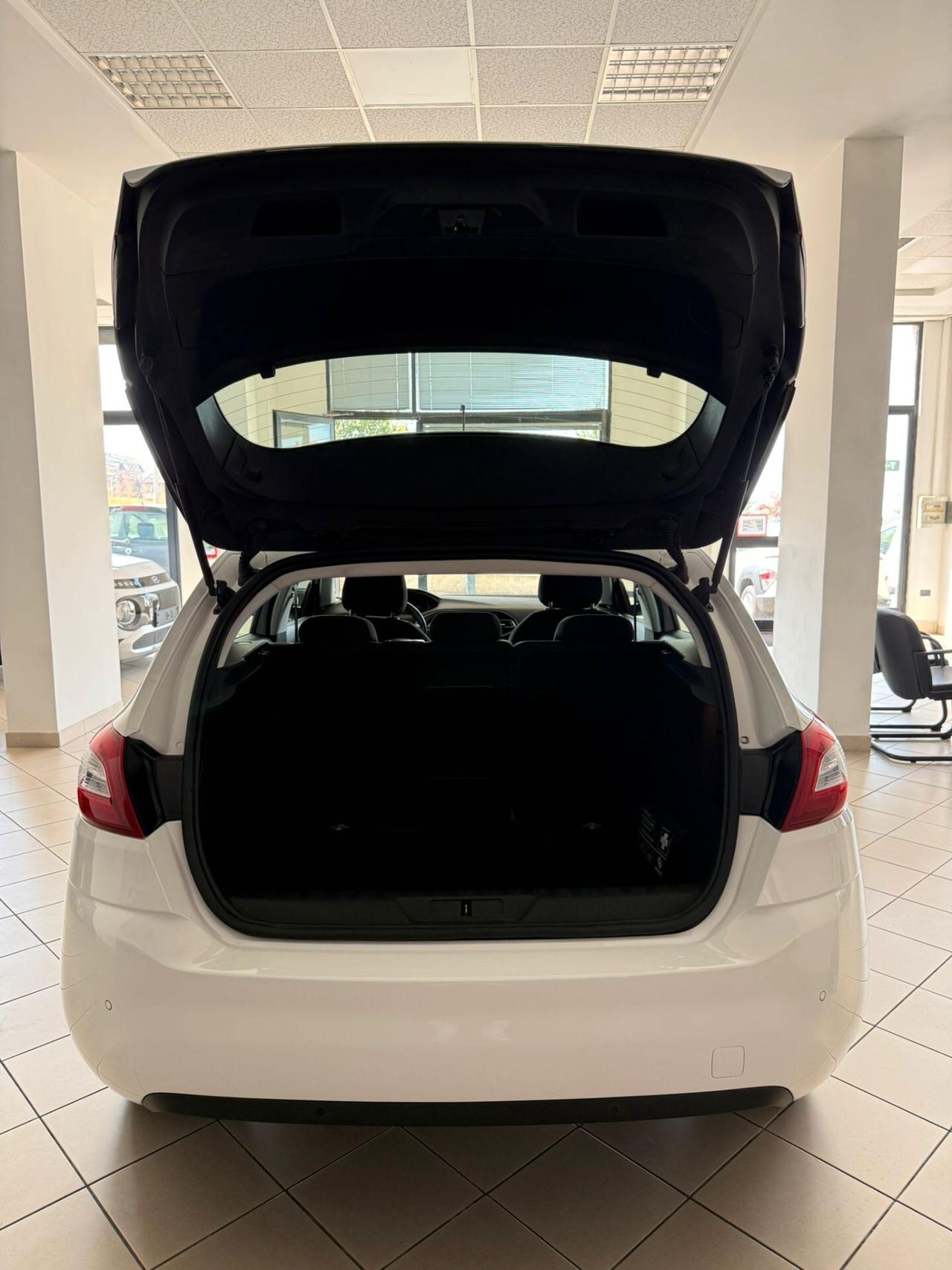 Peugeot 308 BlueHDi 130 S&S Business