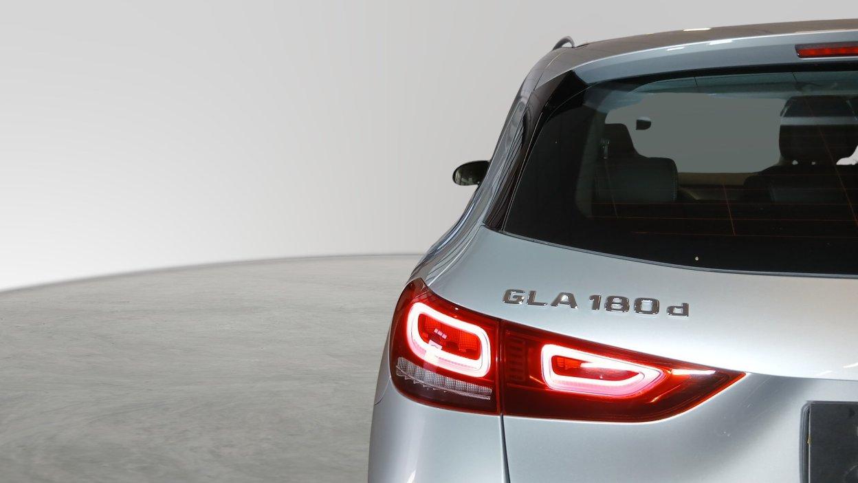 Mercedes-Benz GLA (H247) - GLA 180 d Automatic Business Extra