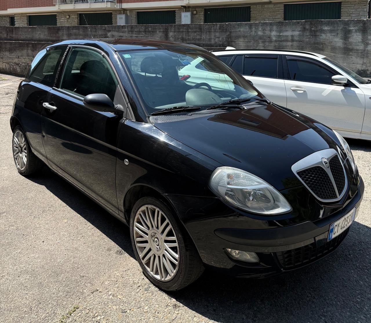Lancia Ypsilon 1.2 16V Momo Design