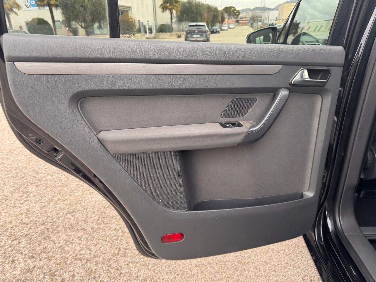 Volkswagen Touran Business 1.4 Highline EcoFuel 7 posti