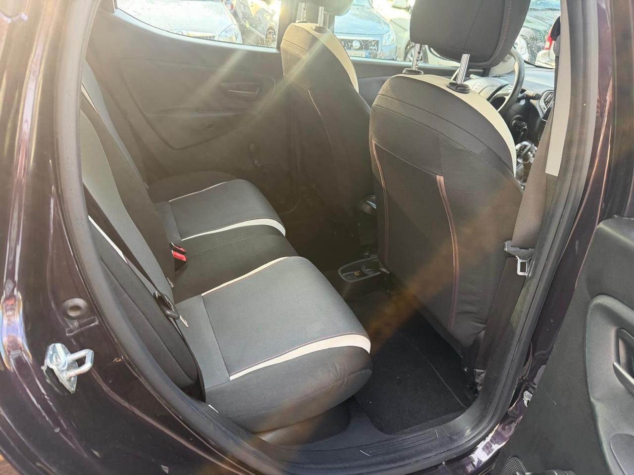 Lancia Ypsilon 0.9 TwinAir 85 CV 5 porte Metano Ecochic Elefantino