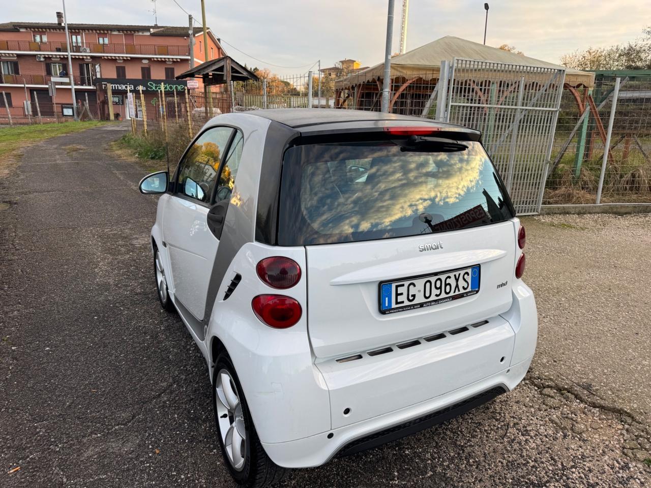 Smart ForTwo 52 kW MHD coupé White Tailor Made