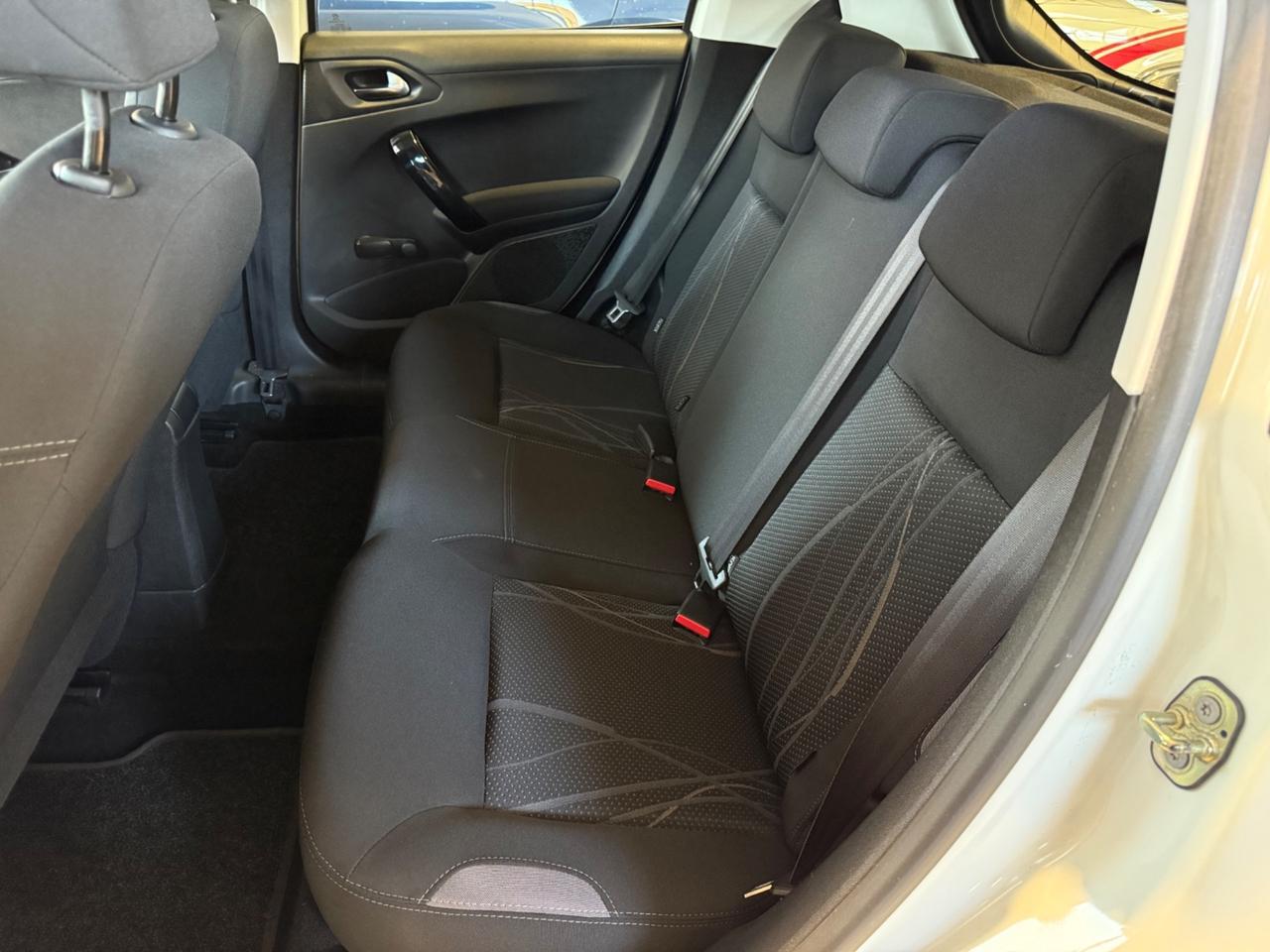 Peugeot 208 1.4 HDi 68 CV 5 porte Active UNICOPROP CINGHIA FATTA