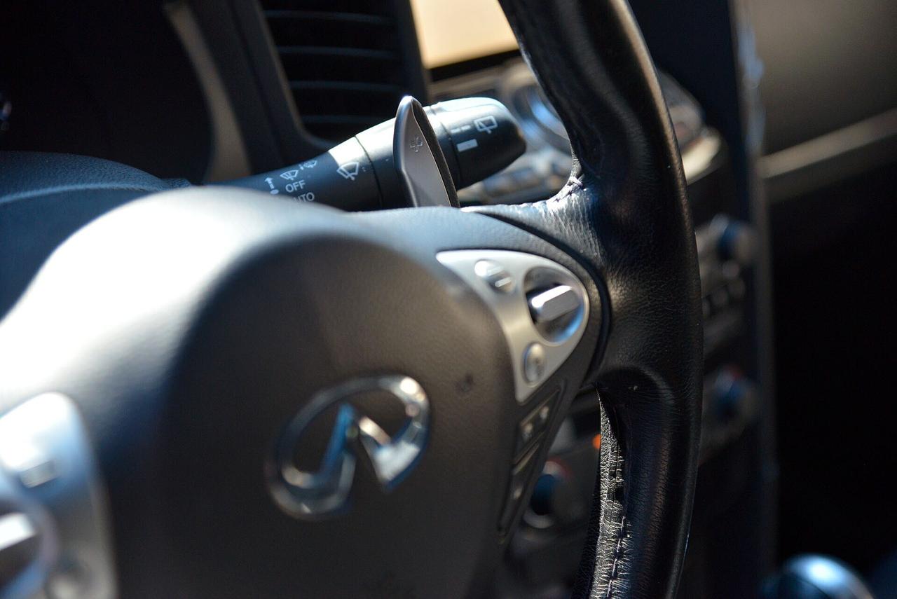 Infiniti QX70 3.0 diesel V6 AT S