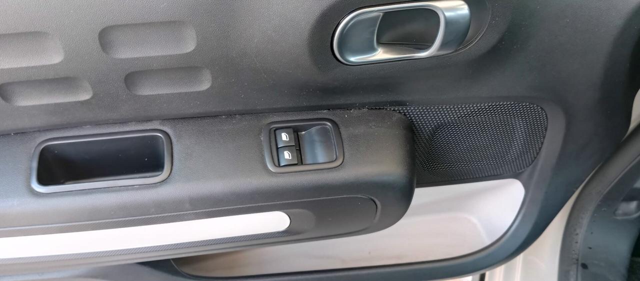 Citroen C3 PureTech 83 S&S You SOLO 692 KM???