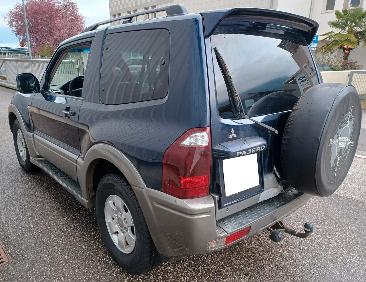 Mitsubishi Pajero 2.5 TDI 3p. Instyle