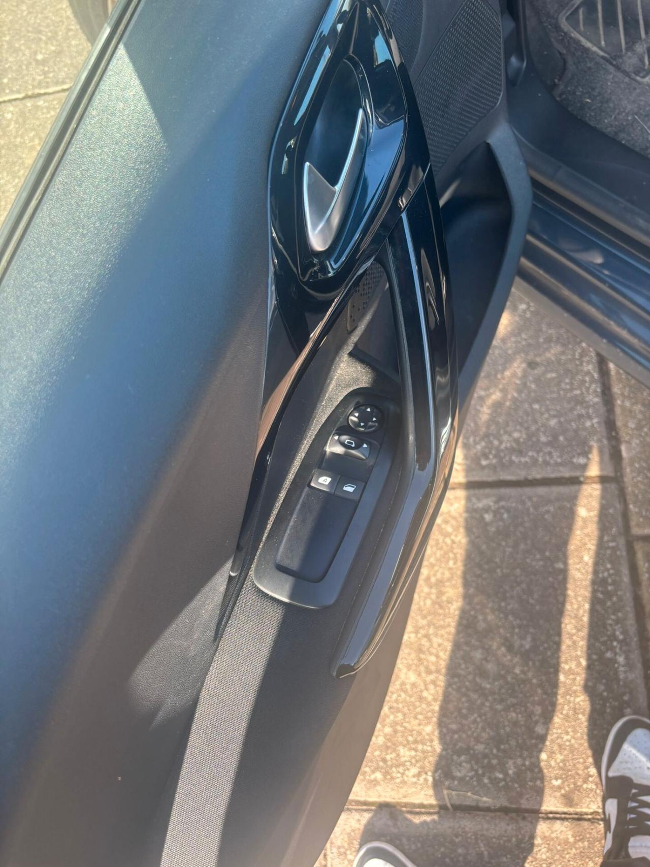 Peugeot 208 PureTech 82 5 porte Allure