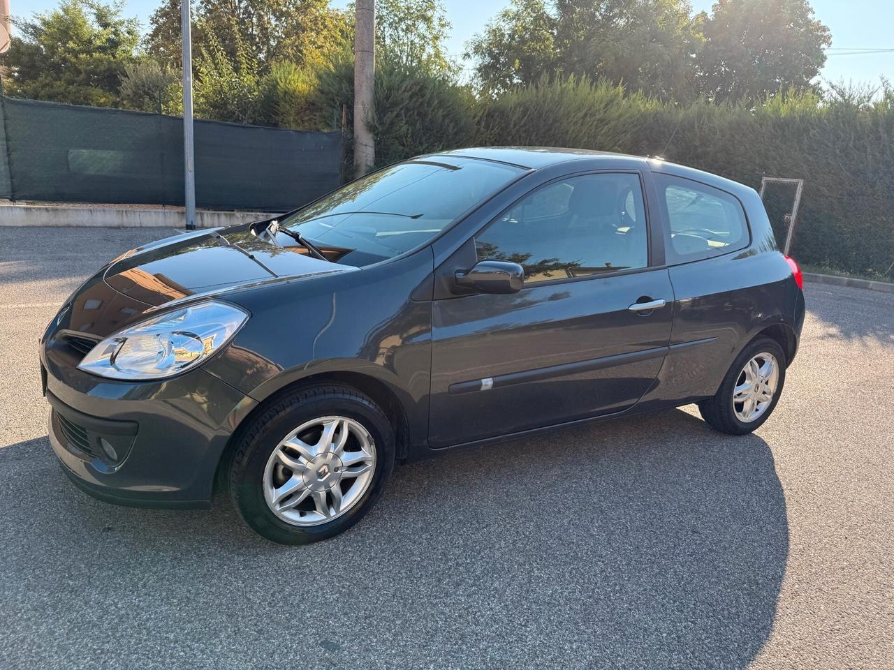 Renault Clio 1.6 - AUTOMATICA - NEOP. - 12 MESI DI GARANZIA -