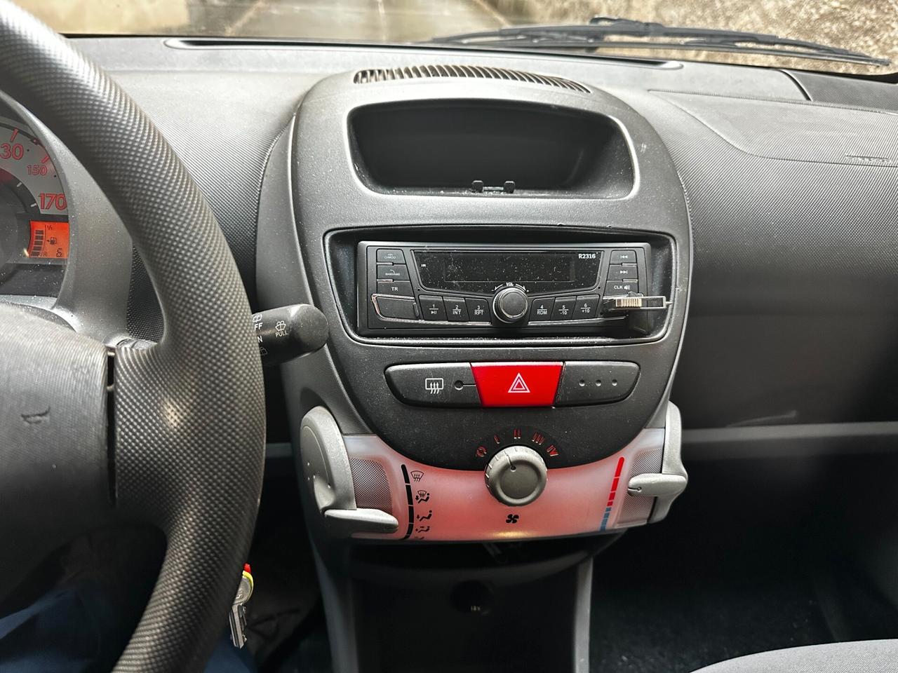 Peugeot 107 1.0 68CV 5p. Sweet Years 2Tronic