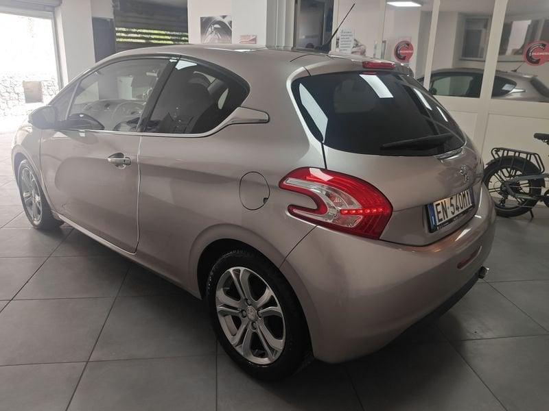 Peugeot 208 208 5p 1.4 hdi 8v ALLURE TETTO