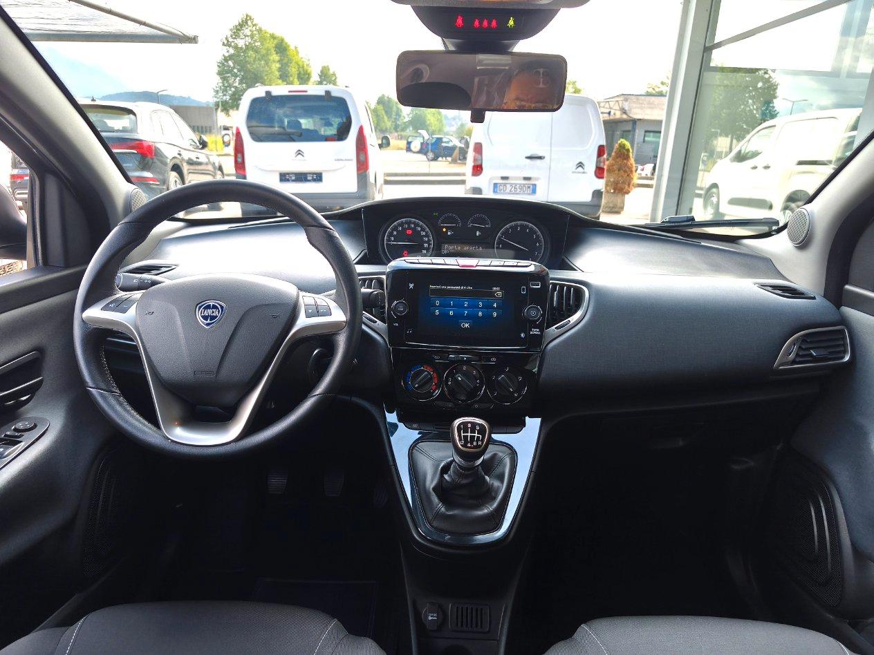 Lancia Ypsilon 1.0 hybrid Gold 70cv (5 POSTI + NAV) OK NEOPATENTATI