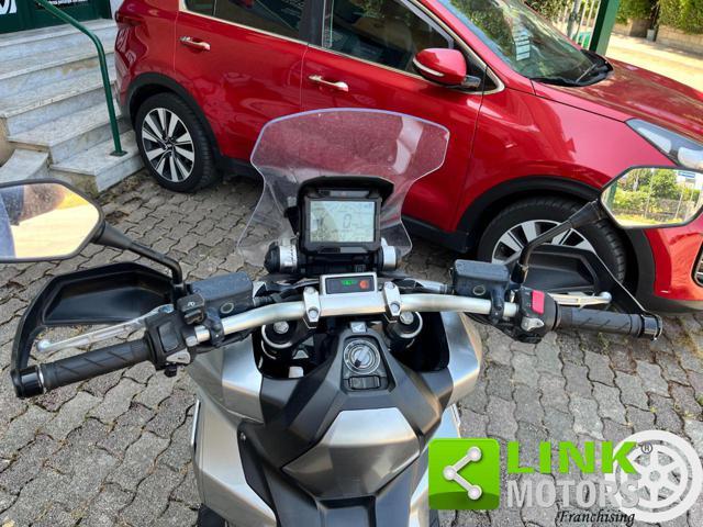 HONDA X-ADV 750 .