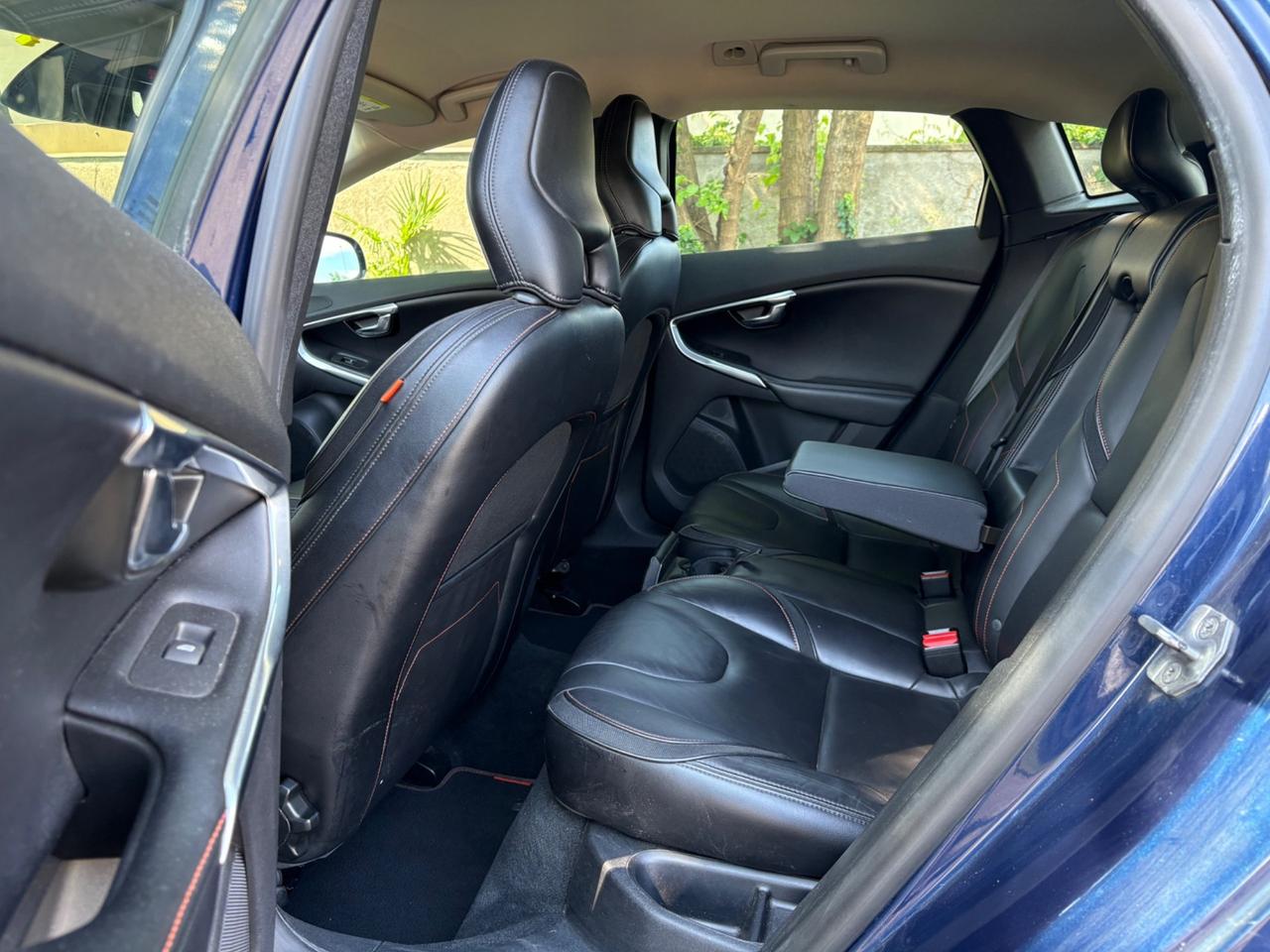 Volvo V40 D4 R-design Momentum Ocean 190cv EU6