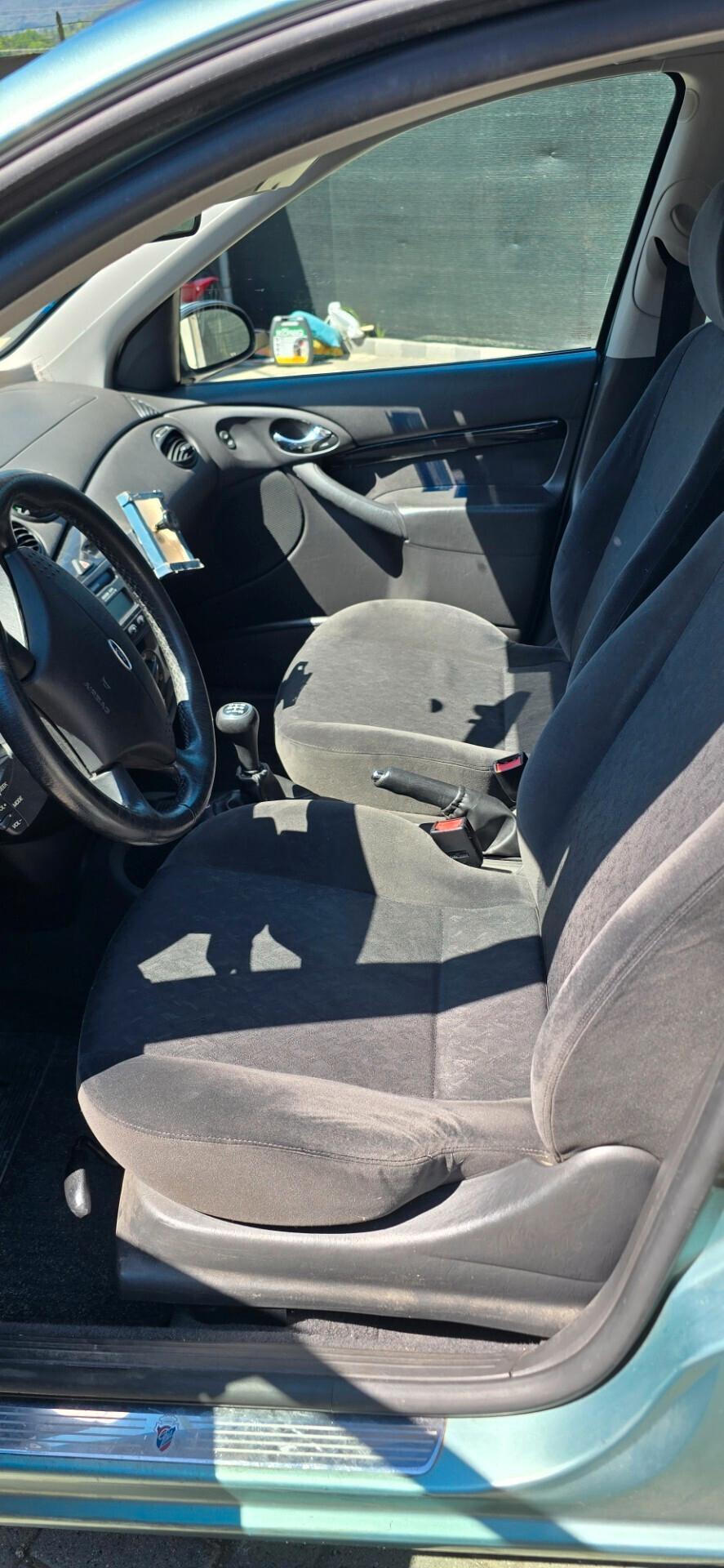 Ford Focus 1.6i 16V cat 5p. Ghia