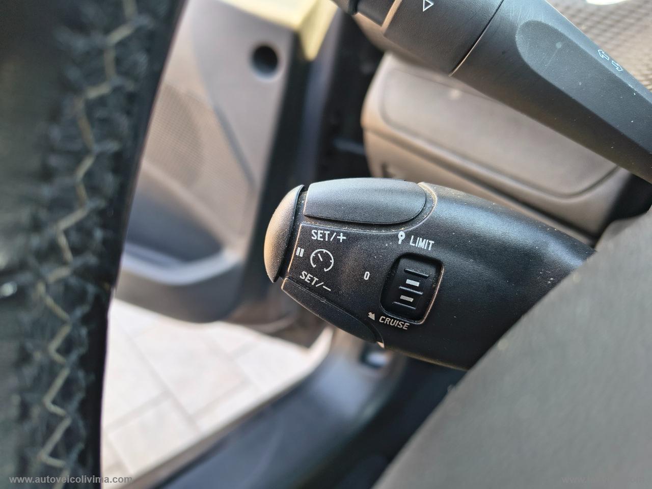 PEUGEOT 208 1.2 82 CV 5p. Allure