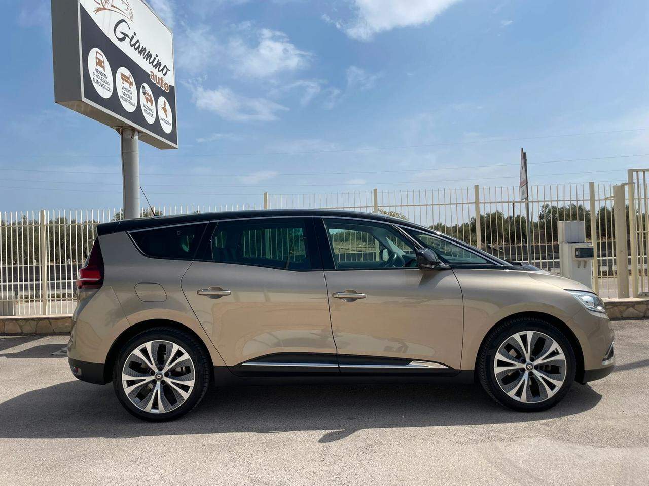 RENAULT GRAND SCENIC Blue dCi 120 CV Initiale Paris