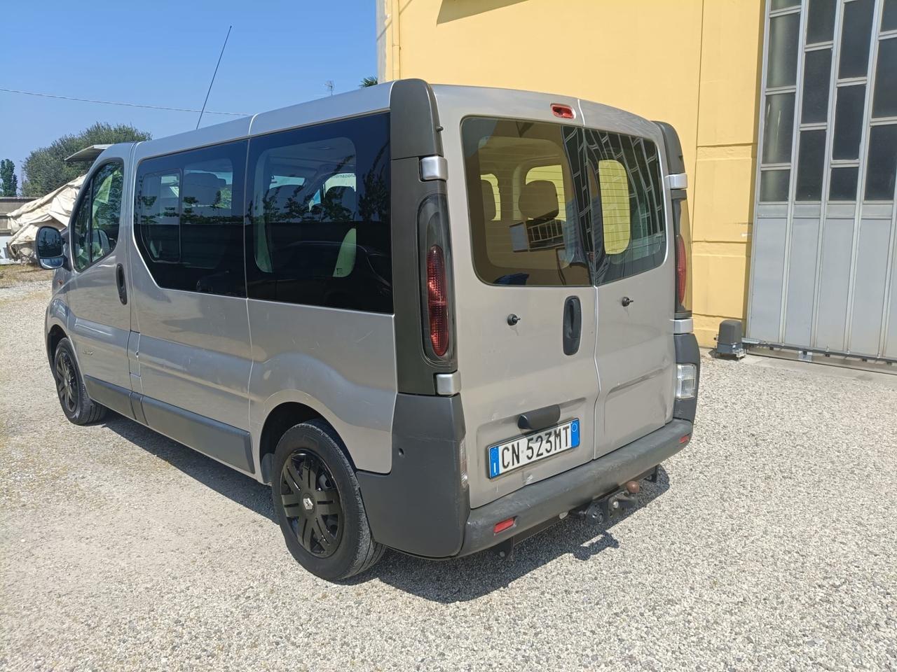Renault TRAFIC 9 posti