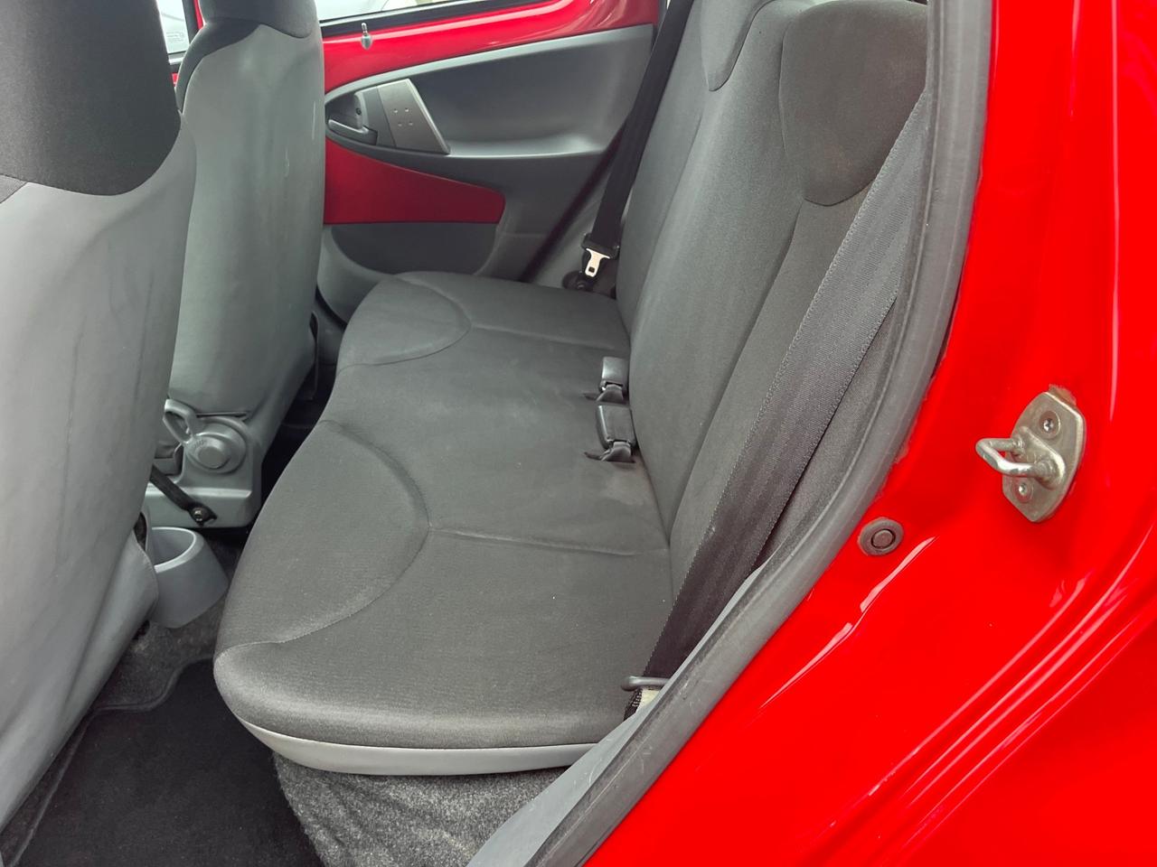 Toyota Aygo 1.0 12V VVT-i 5 porte Sol GPL/68CV/neopatentato