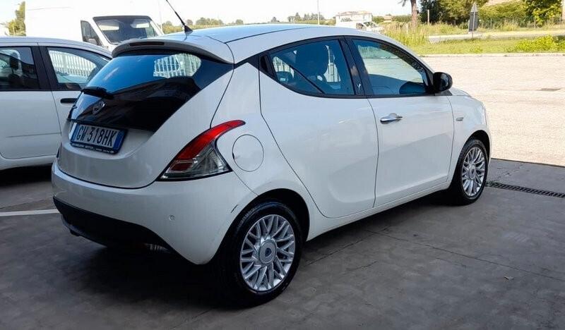 Lancia Ypsilon 1.2 69 CV 5 porte GPL Ecochic Silver
