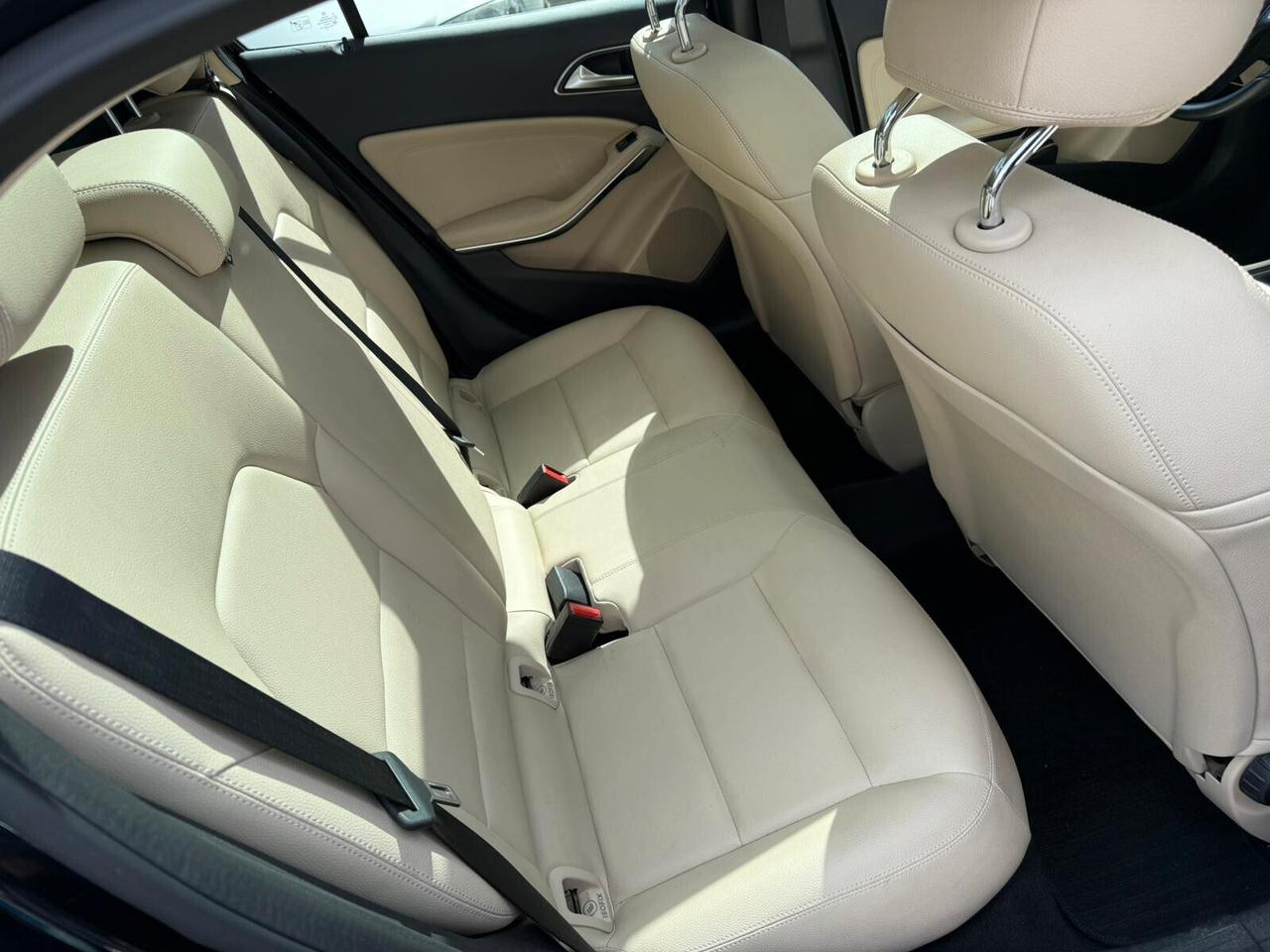 Mercedes-benz GLA 180 d Premium