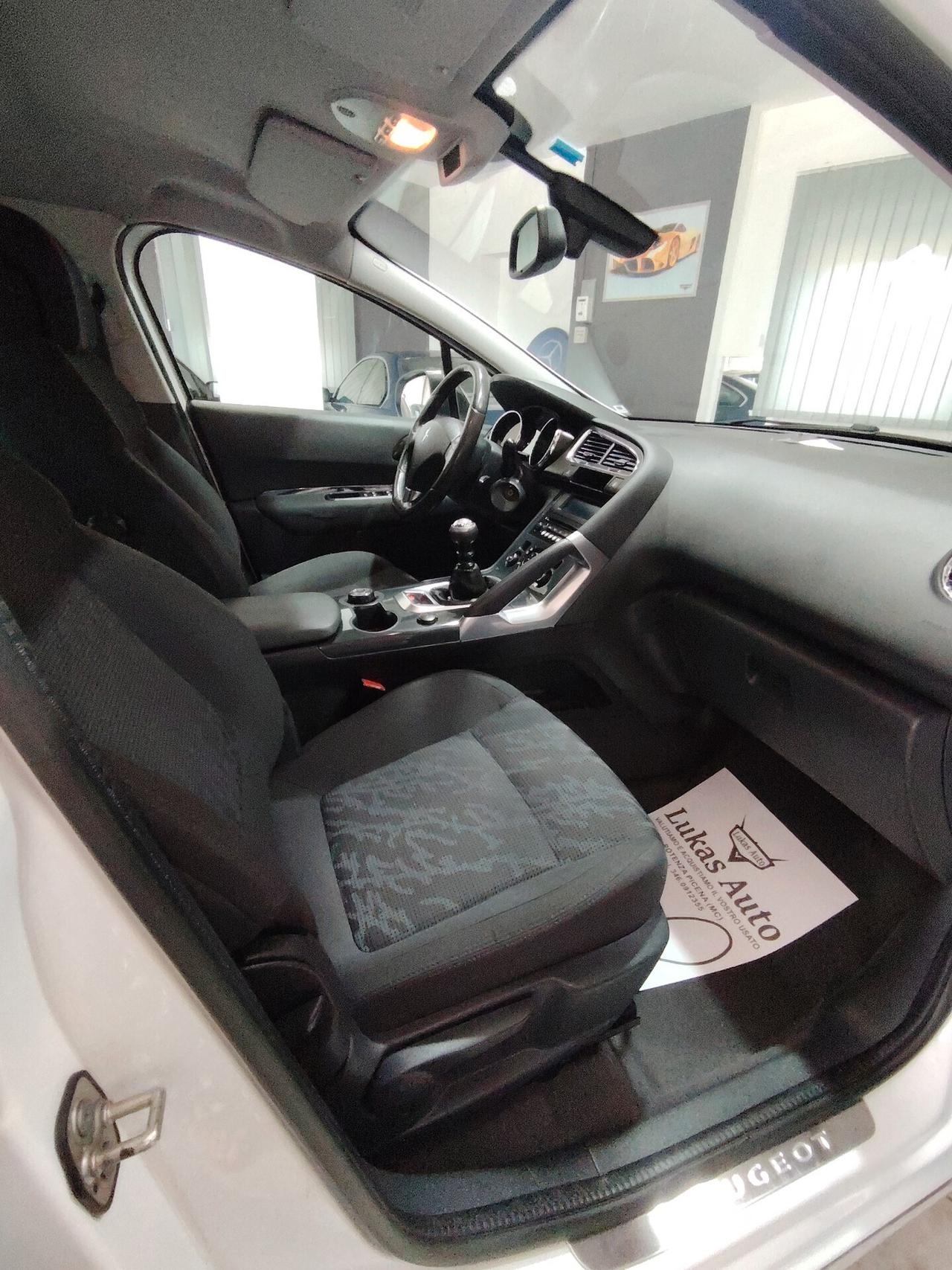 Peugeot 3008 1.6 e-HDi 115CV cambio robotizzato Stop&Start Style