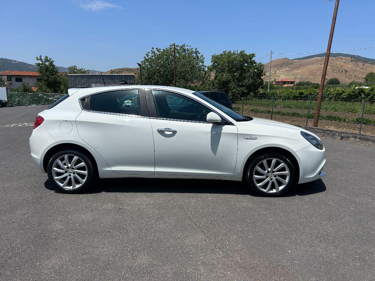ALFA ROMEO - Giulietta - 1.6 JTDm-2 105 CV Distinctive
